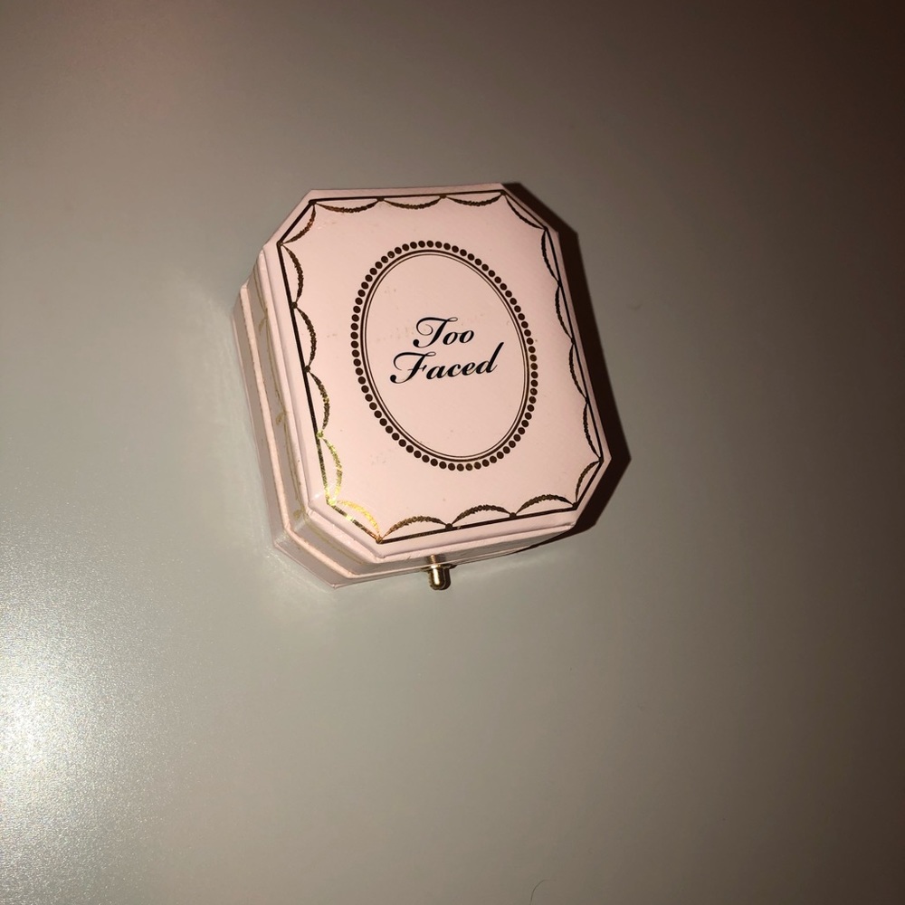 Too faced diamond highlighter